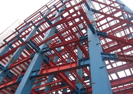 نقش سازه‌های فولادی در پروژه‌های بزرگ مسکن