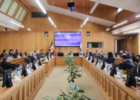 نشست اعضای شورای گفت‌وگوی استان، هیات رئیسه کمیسیون‌های اتاق مشهد با رئیس سازمان مالیاتی کشور