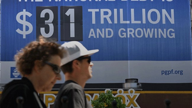 بدهی ۳۱ هزار میلیاردی آمریکا اقتصاد جهان را تهدید می‌کند