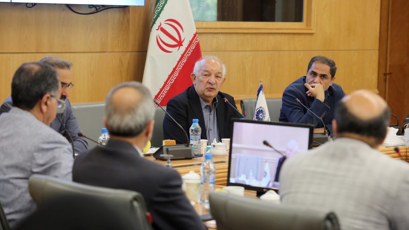 روایتی کوتاه از نشست هم‌اندیشی رئیس اتاق خراسان‌رضوی با جمعی از فعالان اقتصادی حوزه بازرگانی استان