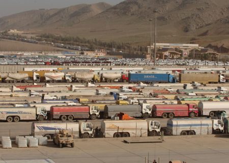 تداوم معطلی‌ کامیون‌های کالا در مرز دوغارون