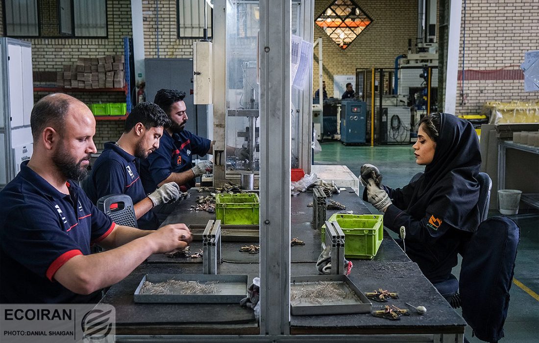 بازار کار «مردانه» ایران؛ سهم زنان از اشتغال چند درصد است؟