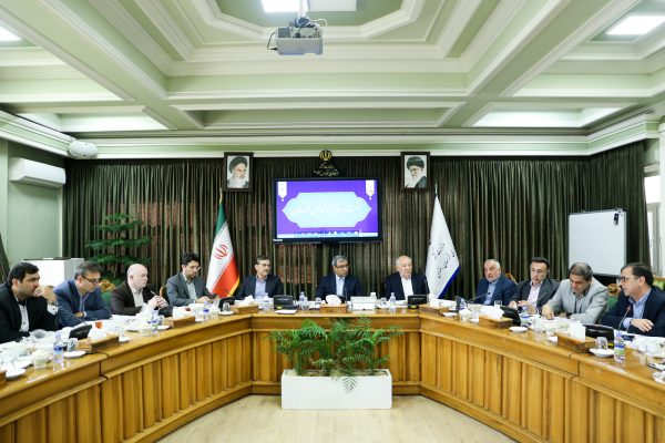 تخصیص ارز به واردات پنل‌های خورشیدی؛ کلید نجات صنایع خراسان از بحران برق