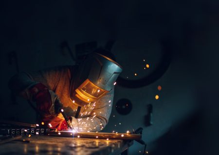 چوب مشکلات لای چرخ قطعه‌سازی