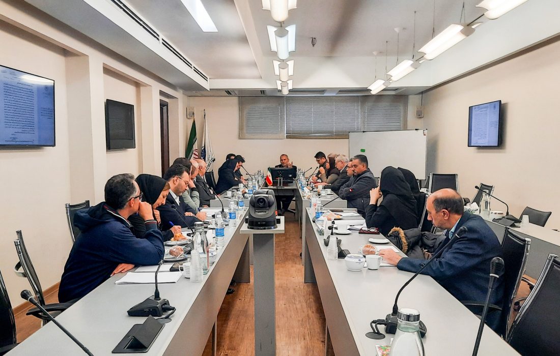 چالشهای تولید و صادرات؛ از محدودیتهای کد ثامن تا تمرکز منابع بانکی و ضرورت بازنگری سیاستها