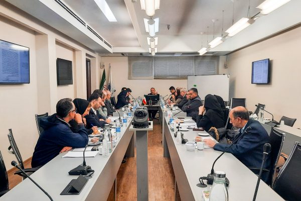 چالش‌های تولید و صادرات؛ از محدودیت‌های کد ثامن تا تمرکز منابع بانکی و ضرورت بازنگری سیاست‌ها