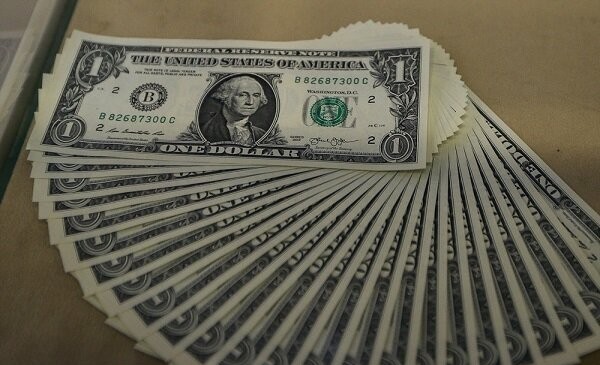 رفع تعهد ارزی با فروش اسکناس به صرافی‌ها مجاز شد