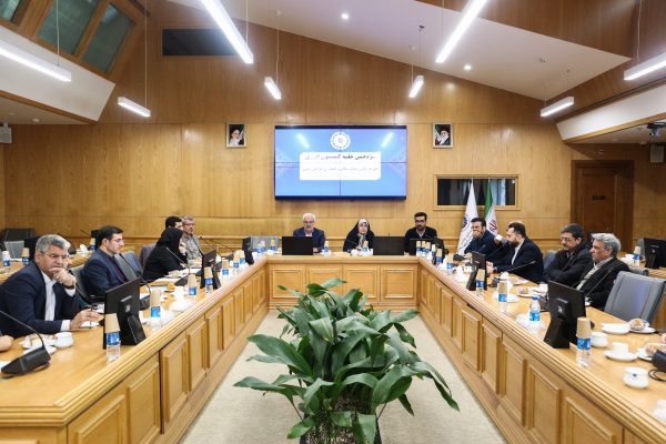 تاکید بر آموزش و فرهنگ‌سازی برای استفاده از مزایای قانونی بهینه‌سازی مصرف انرژی در بخش خانگی و صنعتی