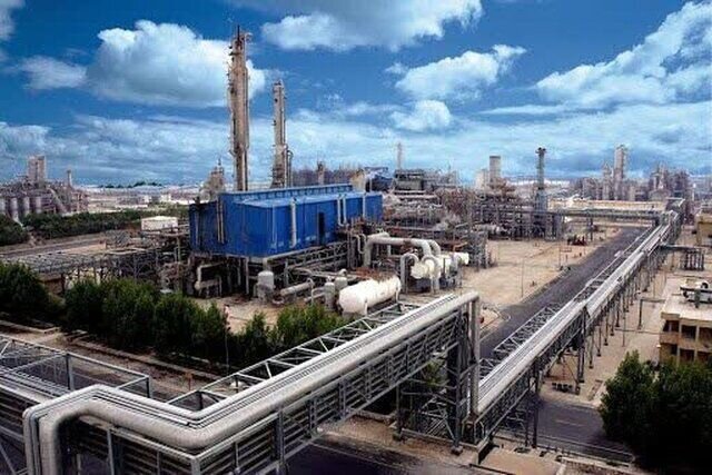 جدول جدید قیمت خوراک پتروشیمی ها و سوخت صنایع بورسی منتشر شد