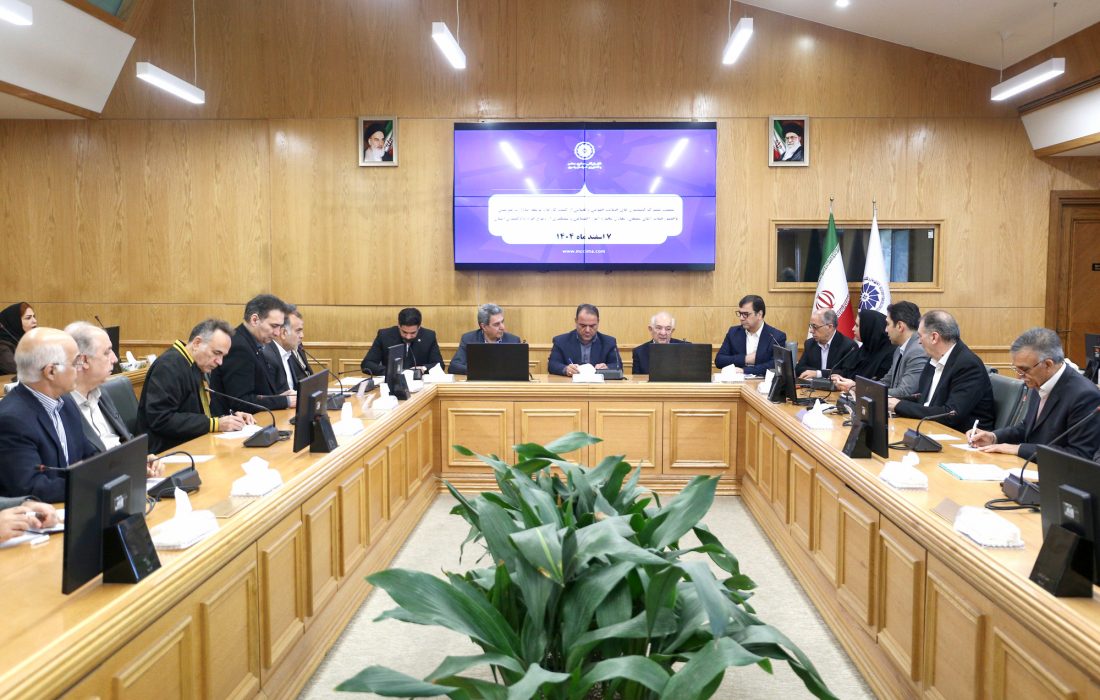 بحران رفع تعهد ارزی و تعلیق کارتهای بازرگانی؛ پیامد تصمیمات خلقالساعه