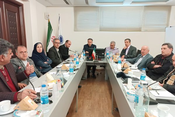 لزوم بازنگری در سیاست‌های مزدی و اصلاح ساختار تصمیم‌گیری در تامین اجتماعی