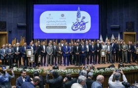 ۴۰ کارت طلایی برای نخستین‌بار به صادرکنندگان نمونه خراسان رضوی اعطا شد