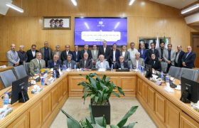 نشست رئیس اتاق بازرگانی، صنایع، معادن و کشاورزی خراسان رضوی با روسای تشکل‌های وابسته اتاق،