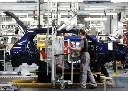 فعالیت اقتصادی اروپا شتاب گرفت، بریتانیا کُند شد؛ PMI سپتامبر چه می‌گوید؟