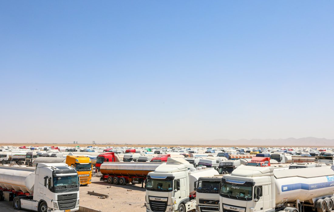 یک کشتی و چند ناخدا